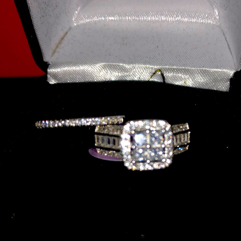 NWT Diamond Ring Set
